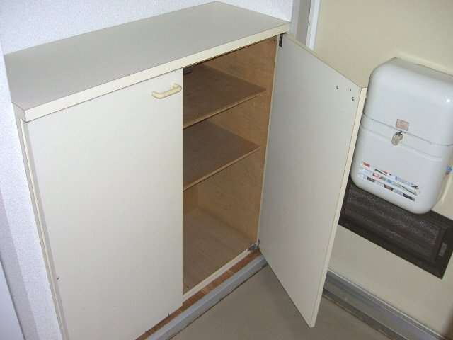 ヴィラ中山Ｃの玄関|下駄箱あり