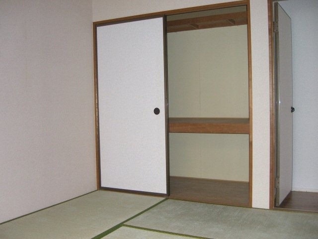 ヴィラ中山Ｃの収納|押し入れ１間分