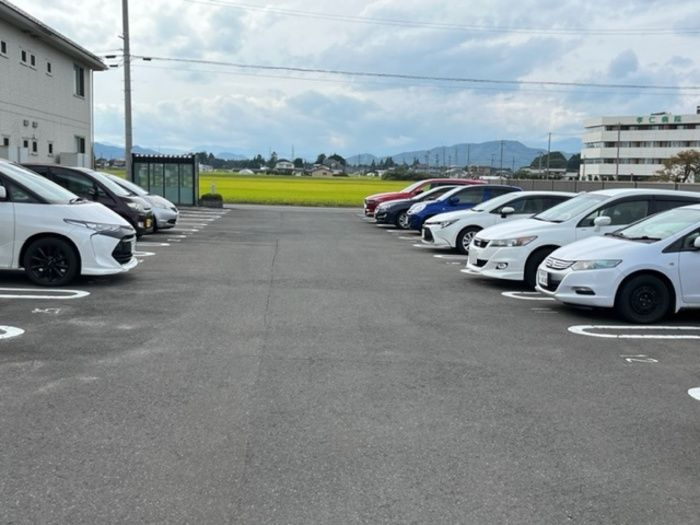 グレースフィールド　Ｃの駐車場