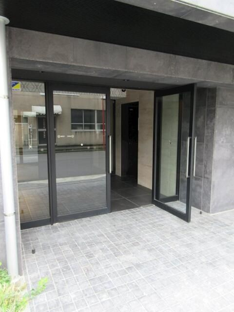 ＳＱＵＡＲＥ　ＣＩＴＹ　ＴＳＵＲＵＭＩ　ＲＩＶＥＲＳＩＤＥのエントランス