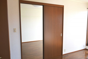 使い勝手のいい洋室です