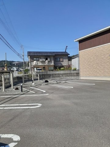 【駐車場】 | リベルテ・ディユ | 駐車場に車を止められます