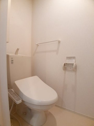 【トイレ】 | アジュール岩出 | シンプルで使いやすいトイレです