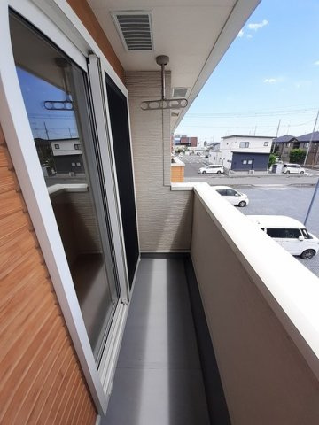 開放的で明るい空間を演出してくれるバルコニーです