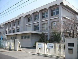 深谷小学校まで650m