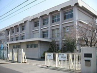 深谷小学校まで650m