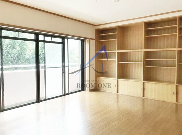 アーバン・ドヌールの居間・リビング|洋室のお部屋です。