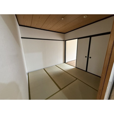 明るい色調の室内です