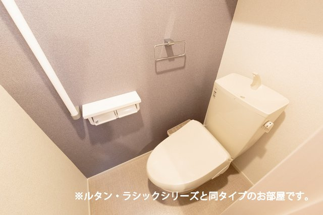 コンパクトで使いやすいトイレです