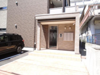 毎日通るエントランスはこのようになっています