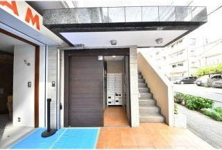 ラスパシオ三軒茶屋のエントランス|■モニタ付オートロック■宅配ＢＯＸ■集合ポスト