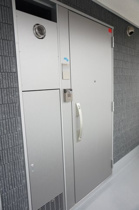 毎日通る玄関はこちらです