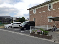 駐車場に車を止められます