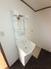 忙しい朝には欠かせない洗面所です