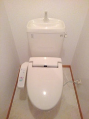 コンパクトで使いやすいトイレです