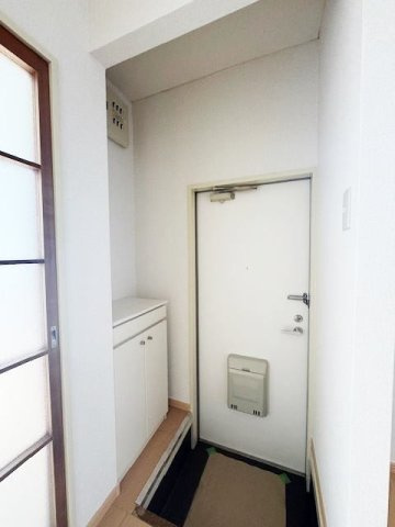 収納もある玄関です
