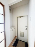 収納もある玄関です
