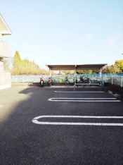 車をお持ちの方に嬉しい駐車場付きの物件です