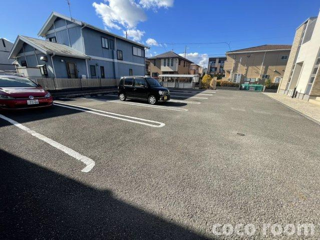ネオ・カラーズＢの駐車場