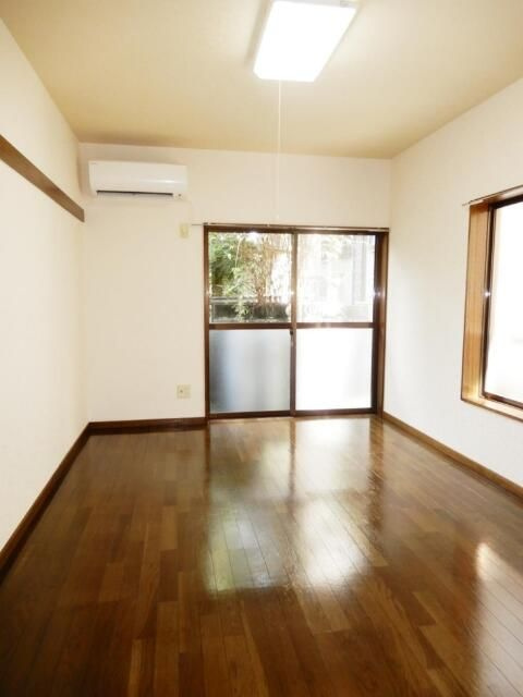 カルム鶴ヶ峰の居間・リビング
