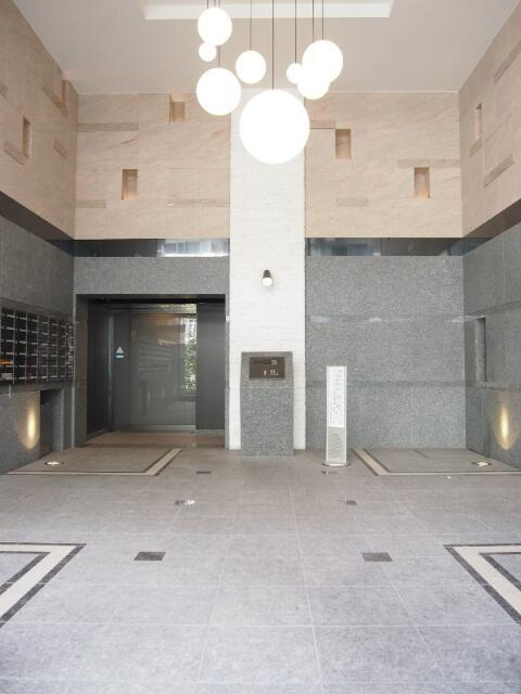 ルーブル仲六郷壱番館のエントランス