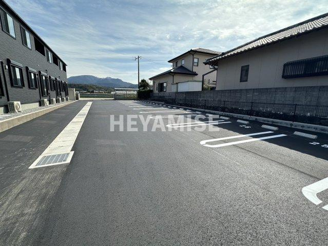 フローリア Cの駐車場