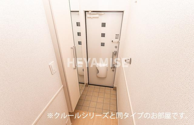 パラディ久山四番館の玄関
