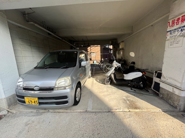 【駐車場】