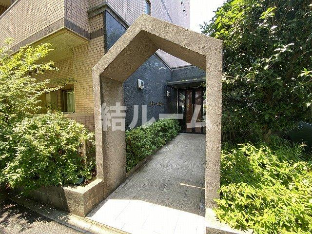北区西が丘３丁目の賃貸マンションのエントランス