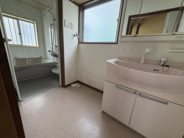 取手市双葉　中古戸建ての独立洗面台