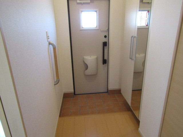 セレーノ百合が丘Ⅰの玄関|落ち着いた玄関です