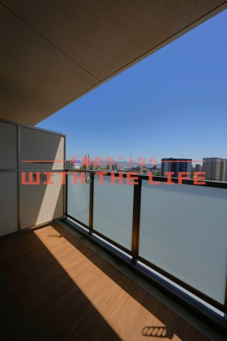 レブリアント鳥栖【キャッシュバック対象】のバルコニー|開放的で明るい空間を演出してくれるバルコニーです