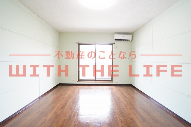 レジデンス幸【キャッシュバック対象物件】の居間・リビング|こちらの居間で趣味の時間をお楽しみください