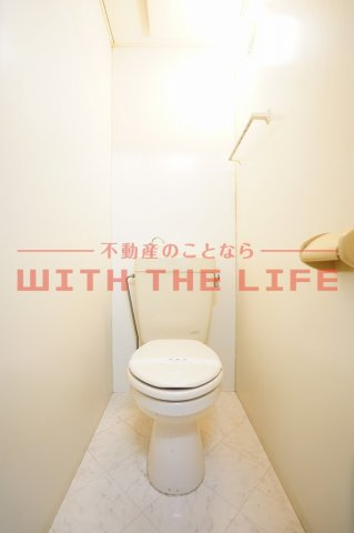 レジデンス幸【キャッシュバック対象物件】のトイレ|落ち着いた色調のトイレです