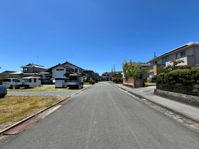 【前面道路含む現地写真】 | 磐田市見付　駐車場・資材置場用売土地 | 前面道路及び周辺環境