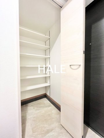 【玄関】 | CINQ IWASE BLD | 別号室類似