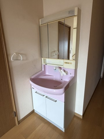 高丘西4丁目戸建ての独立洗面台|3階