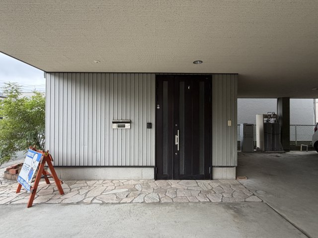 高丘西4丁目戸建てのエントランス