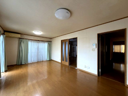 高丘西4丁目戸建ての内装|2階