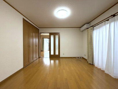 高丘西4丁目戸建ての内装|2階