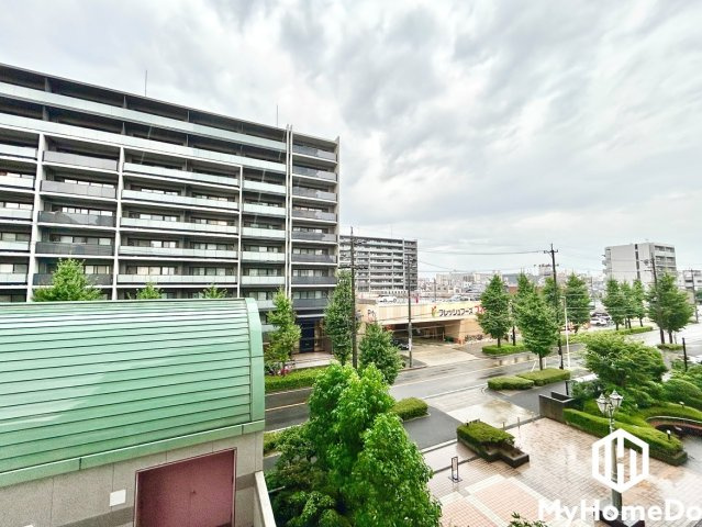 アンビックス志賀ストリートタワーの展望|周辺は綺麗に整備された街並みで、通りを行き交う心地よい風を感じながら、ホッと一息つける癒やしの景色です。