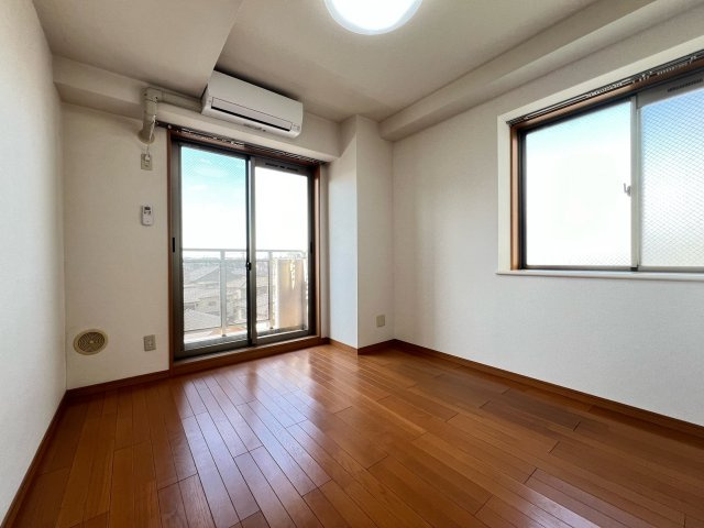 レフィナード・トーレの居間・リビング|同マンションの同じタイプの引用写真です（現況優先）