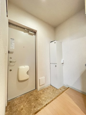 FUJISTA所沢の玄関|※画像は同物件別室になります。