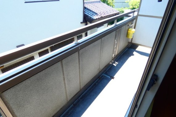 羽村市神明台１丁目のアパートのバルコニー
