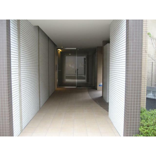 横浜市南区井土ケ谷中町の賃貸マンションのエントランス