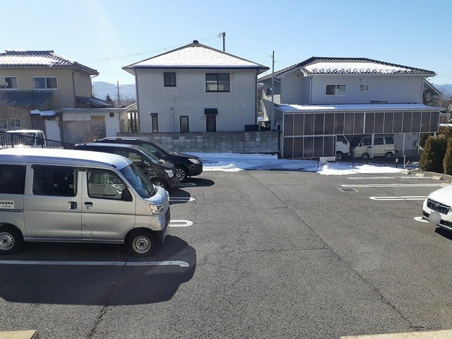 ラフレシール・コンフォールの駐車場