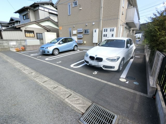 【駐車場】