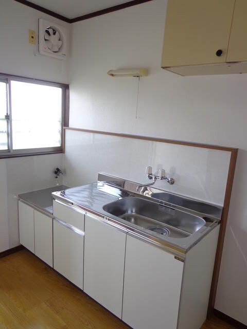 海老名市東柏ケ谷２丁目のアパートのキッチン