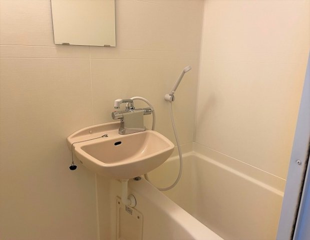レオパレスメルシー新和の浴室