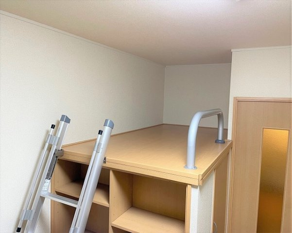 レオパレスメルシー新和のその他|造付けベッド